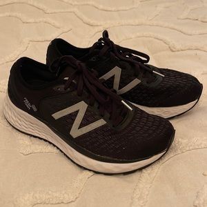 NEW BALANCE SIZE 7.5 Black.